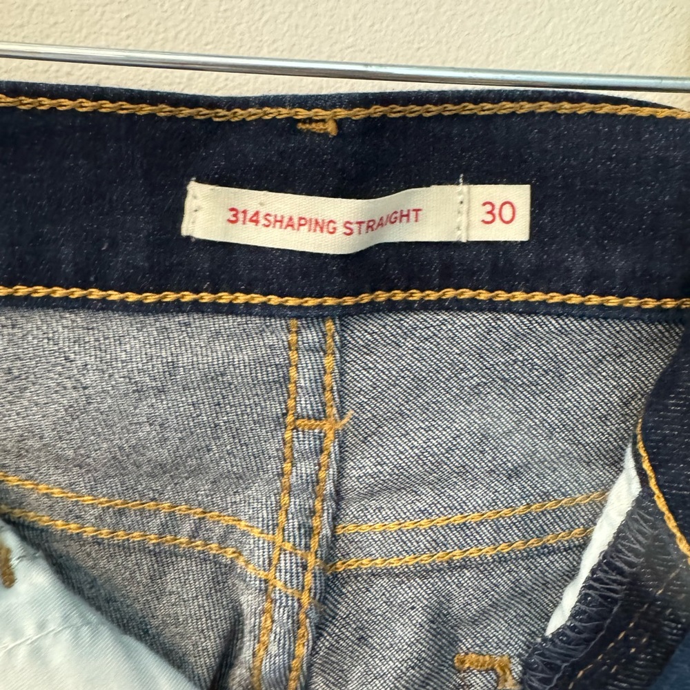 Levi’s Women's 314 Shaping Straight Jeans size 30 Darkest Sky- Dark Indigo